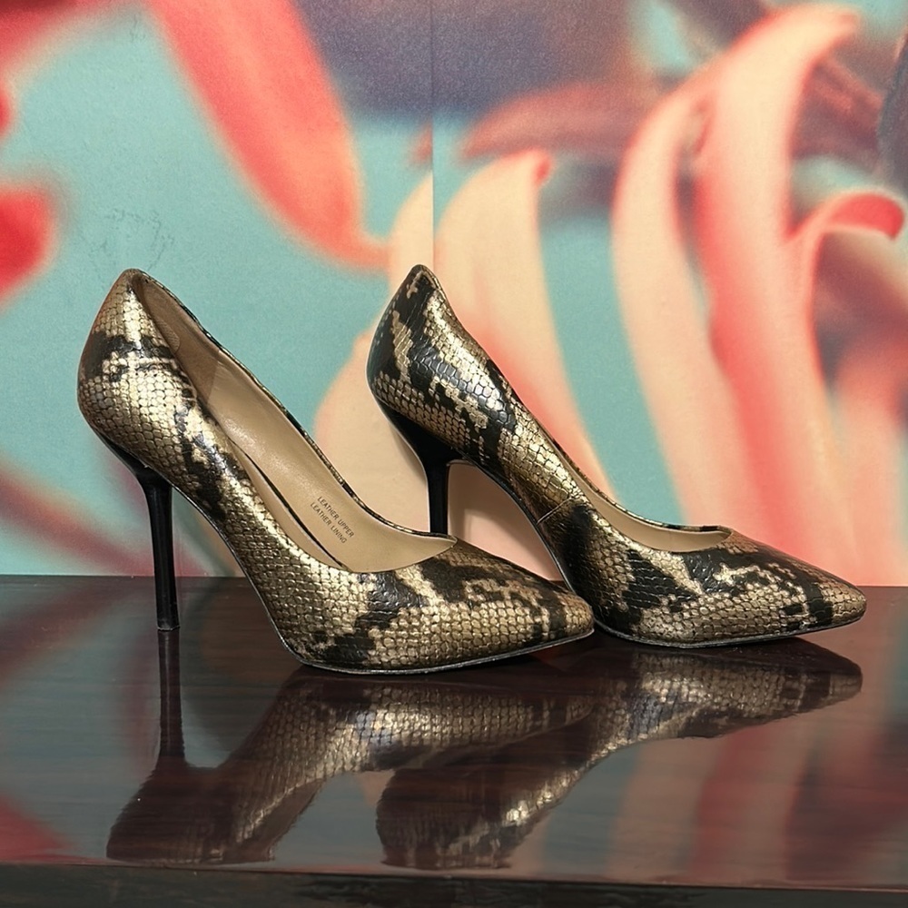 𝅺VIA Spiga- Snake Print Heels. In Great Condition. Size 6.5” Heel Size 4”.